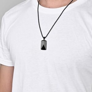 Collier avec pendentif carré en acier inoxydable